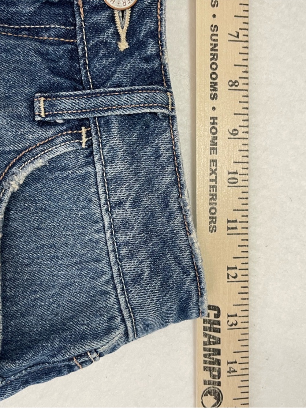 Hollister ultra high rise 90’s short SIZE 2 - Picture 3 of 8